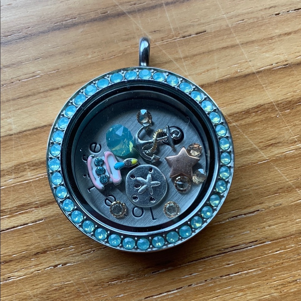 Origami Owl Crystal Locket Pendant with backplate